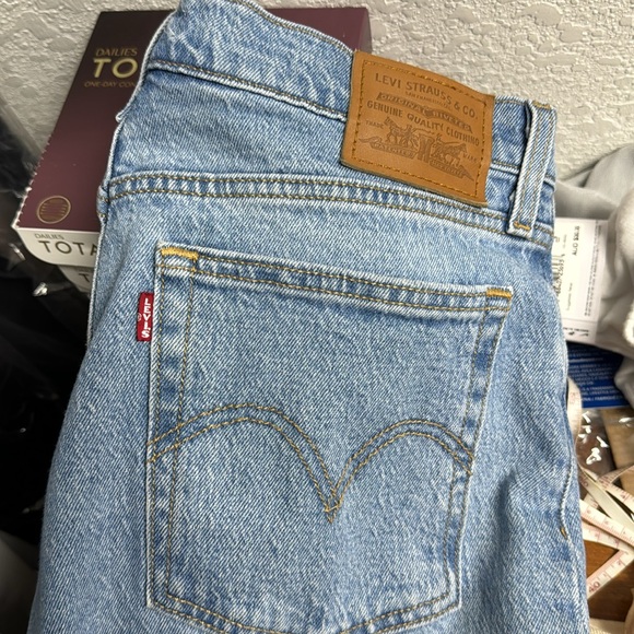 Levi's® Wedgie Icon Fit High Waist Jeans (Tango Light) size 28 - Picture 5 of 5